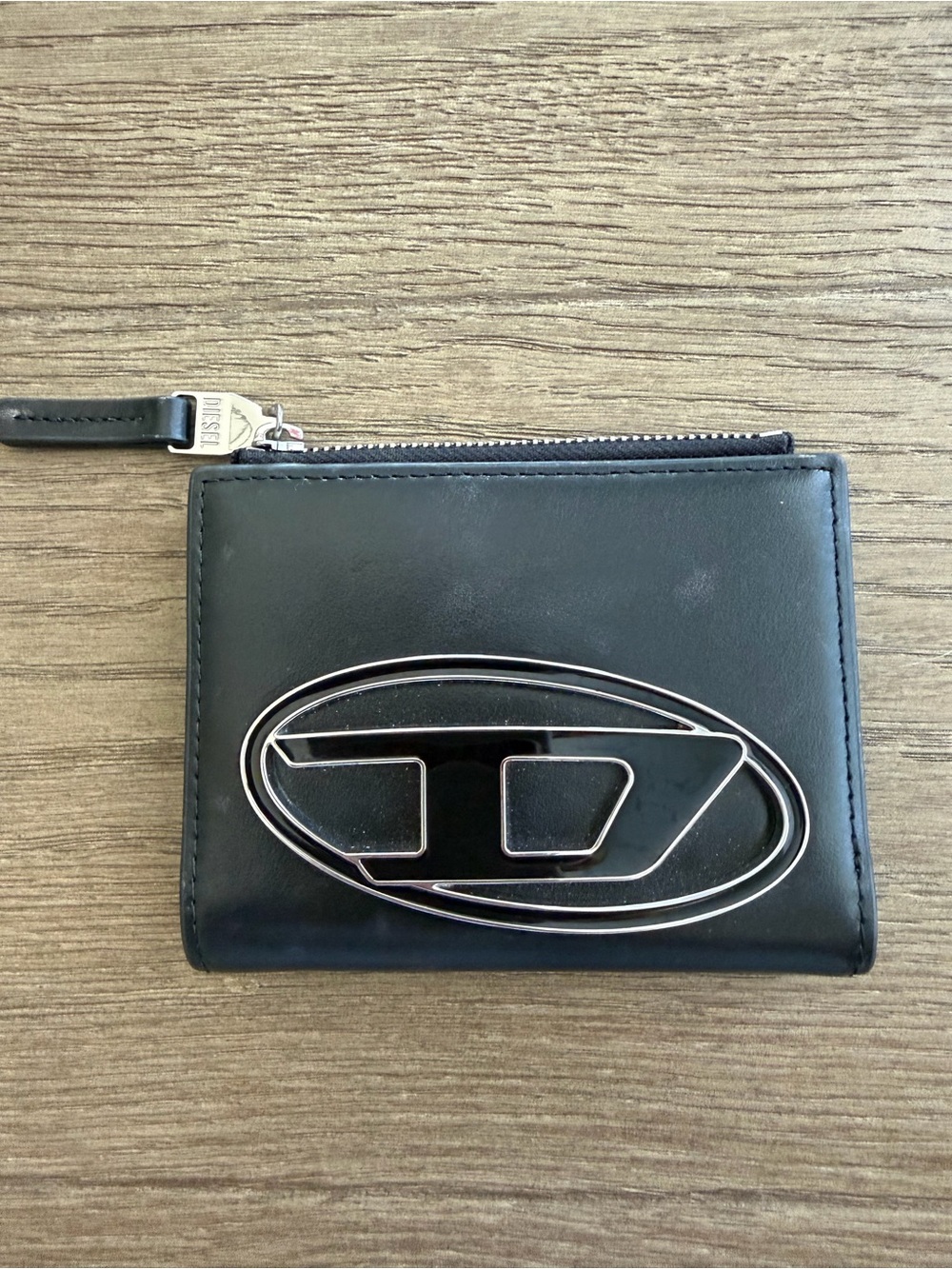 Diesel Black Women’s Leather bifold Zip Wallet with Silver Emblem